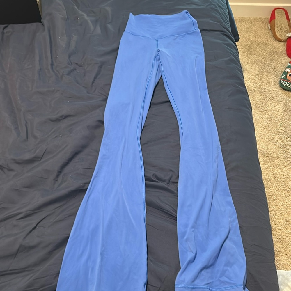 Only worn once 
Blue leggings
